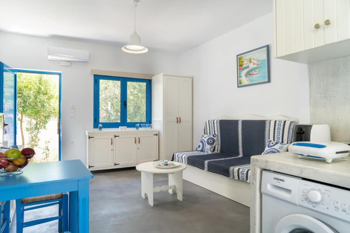 Blue Moon Apartments Makrýgialos Eksteriør bilde