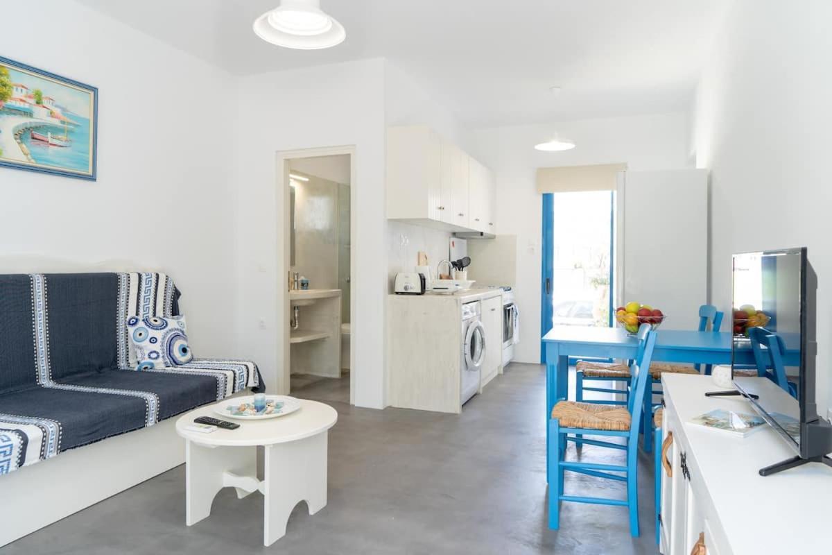 Blue Moon Apartments Makrýgialos Eksteriør bilde